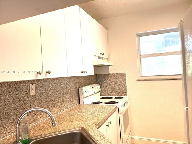 Building Photo - 17255 SW 95th Ave