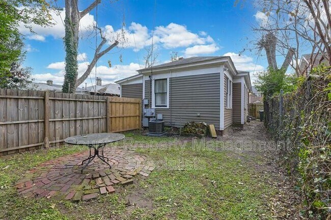 Building Photo - 1035 Kinard Ct