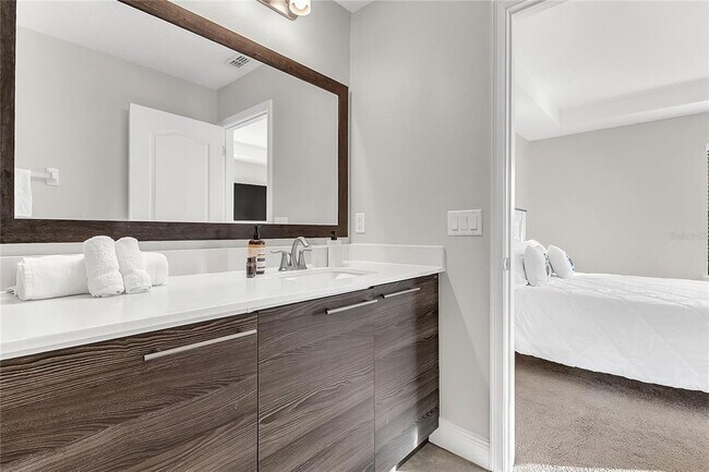 Building Photo - 105 Kenny Blvd