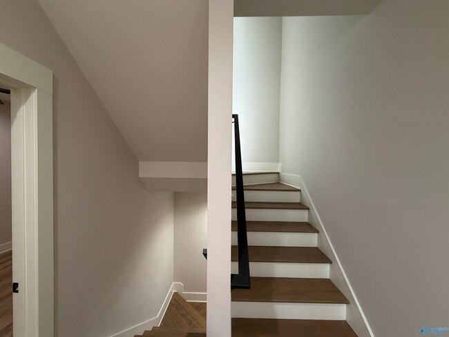 Building Photo - 14 Walnut St NE