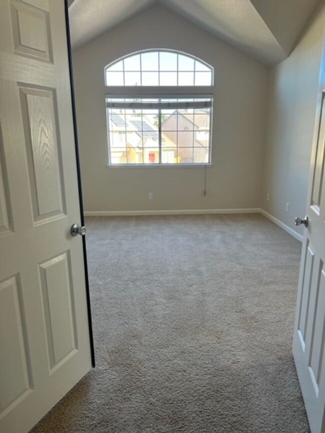 Building Photo - Spacious 4-Bedroom Home in a Quiet Tracy C...