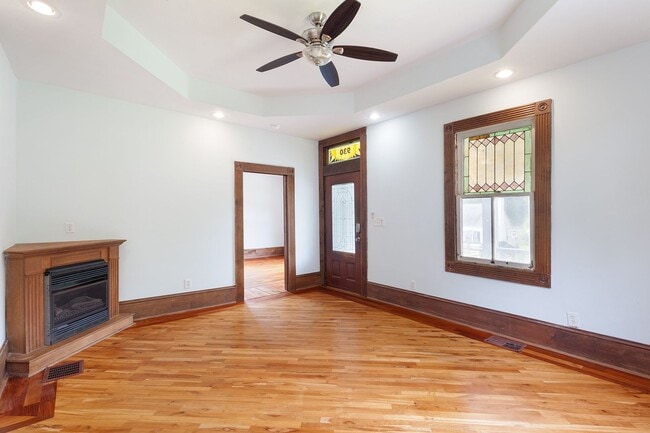 Building Photo - Spacious 6bd/3ba in Grant Park w/ Large Fe...