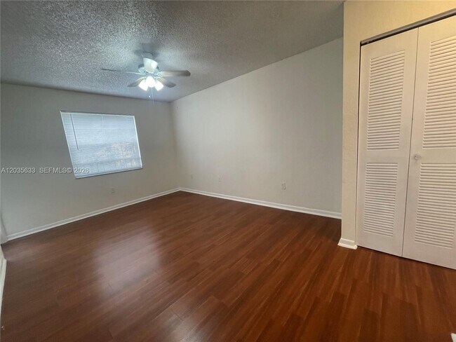 Building Photo - 2811 N Oakland Forest Dr