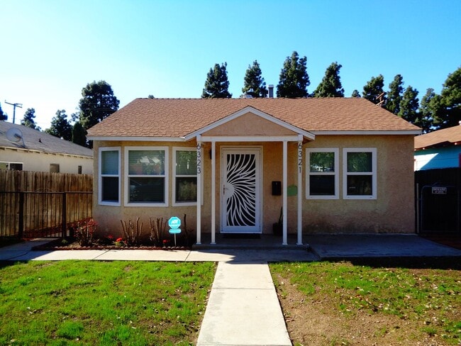 Building Photo - 2 Bedroom 1 Bath Remodeled House for Rent ...