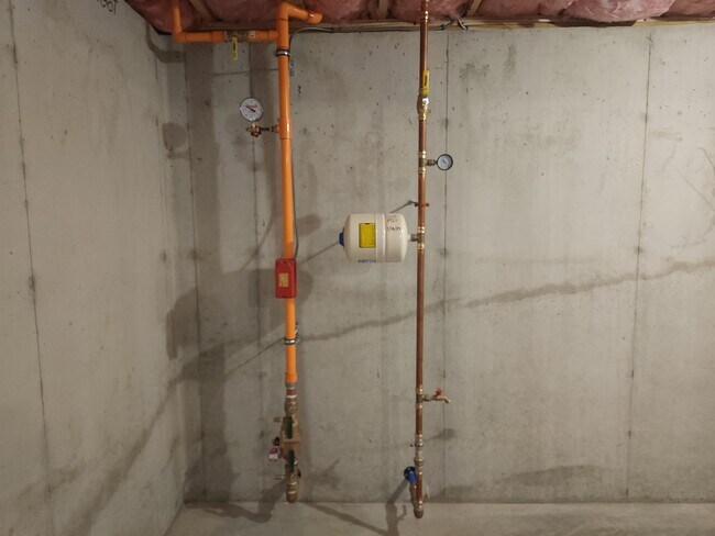 Building Photo - 57 Evergreen Dr