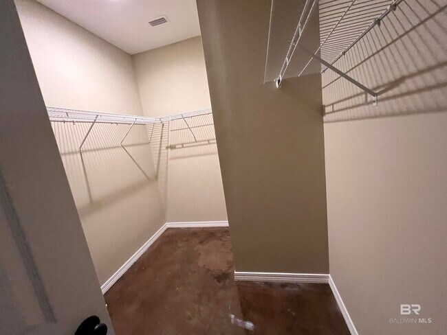 Building Photo - 33048 Stables Dr