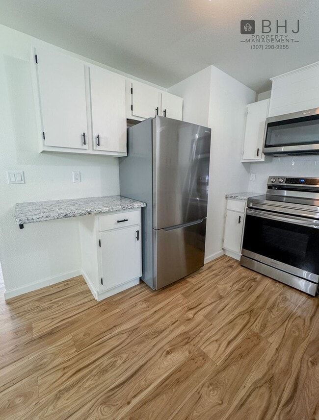 Building Photo - Dog Friendly 2 bed/ 1 bath HOUSE for Rent!