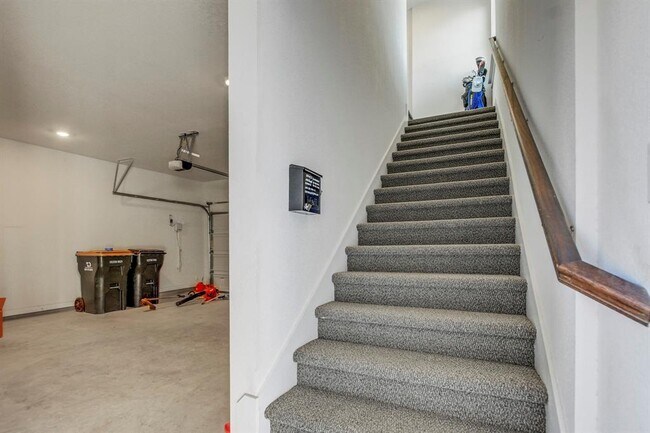 Building Photo - 223 Garner Dr