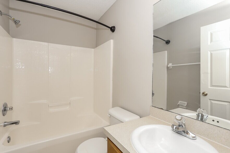 Building Photo - 3168 Tower Oaks Dr