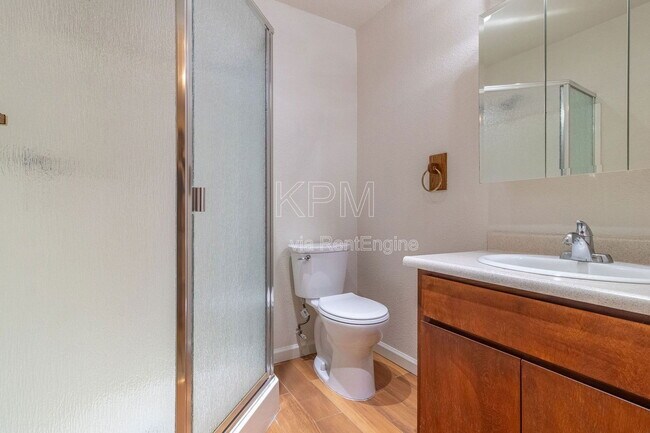 Building Photo - 325 E Mariposa Ave