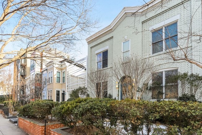 Building Photo - Live Bright in Shaw: Your Perfect One-Bedroom Awaits