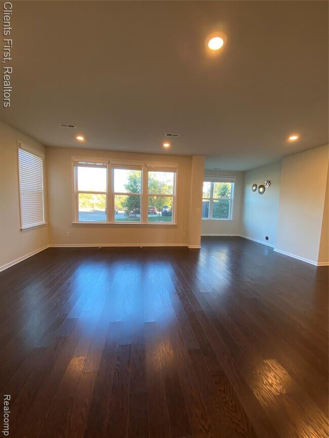 Building Photo - 22490 Woodbridge Ln