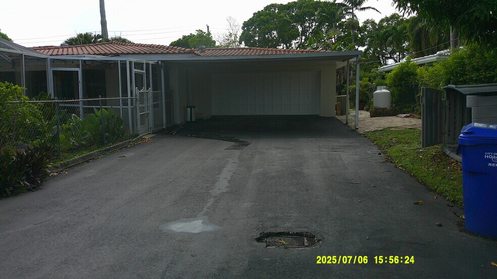 Building Photo - 215 Entrada Dr