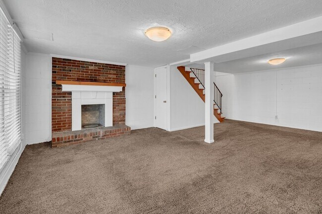 Building Photo - 3336 Panorama Dr