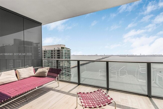 Building Photo - 480 NE 31st St