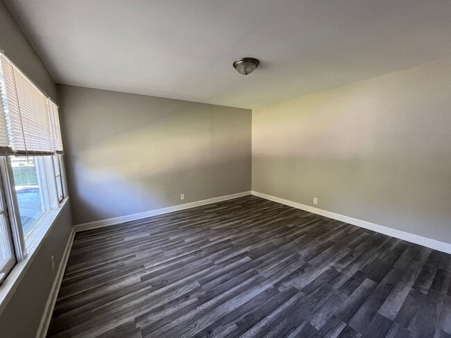 Building Photo - Lovely 2BR/1ba house