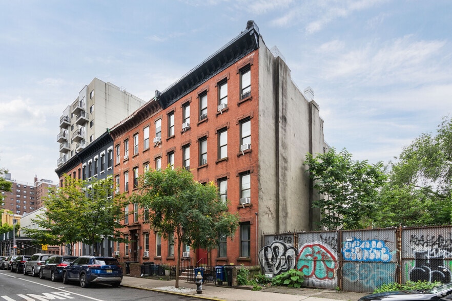 Primary Photo - 366 Baltic Street