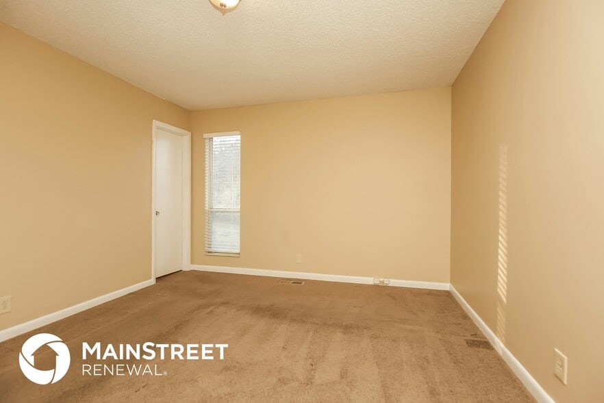 Building Photo - 208 New Towne Ct