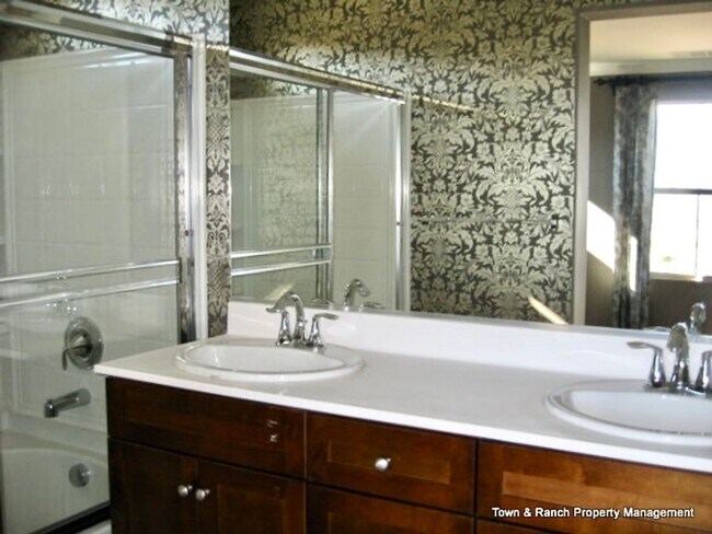 Building Photo - 3 br 31/2 ba North Star @ Sky Ranch