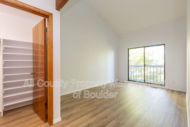 Building Photo - 5056 Buckingham Rd