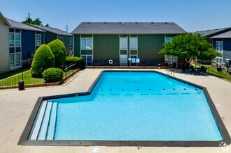 POOL AREA - The Cottages@Hefner RD