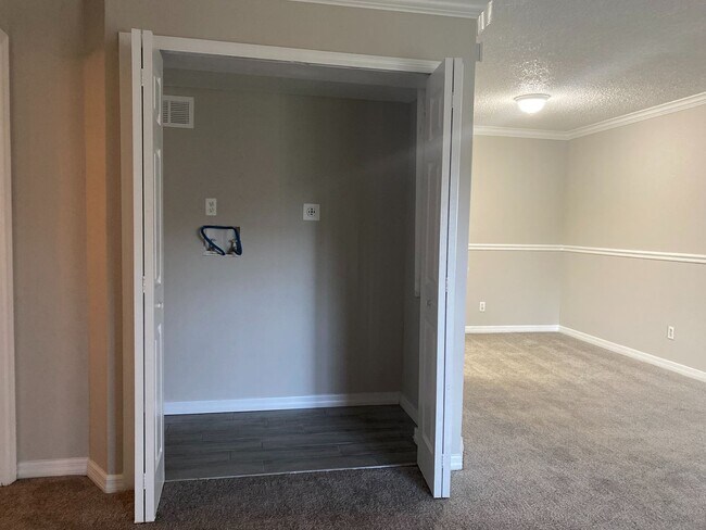 Building Photo - Serravella - 285-202