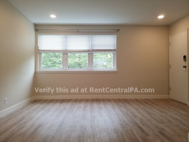 Building Photo - 412 S College St Apt 205
