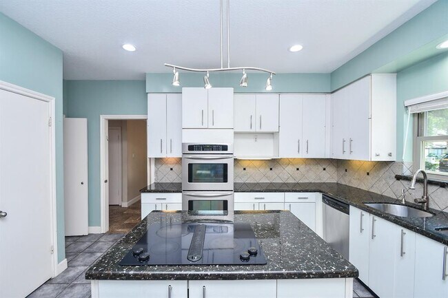 Building Photo - 7706 Coachwood Dr