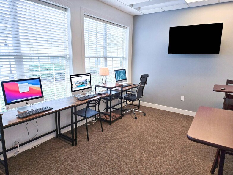 Building Photo - 490 Prospect Rd