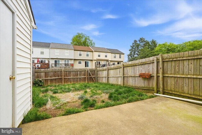 Building Photo - 5735 Sunset View Ln