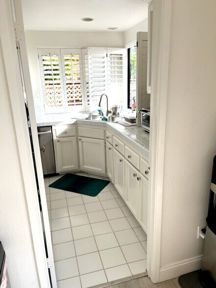 Kitchen - 6625 Caminito Sinnecock