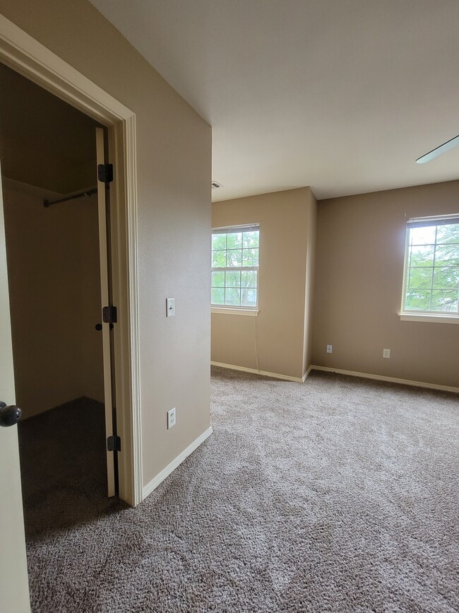 Building Photo - Fair St Apartments - Premier Data Works LLC