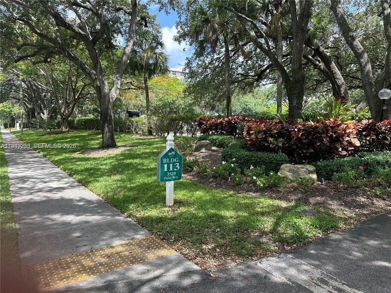 Building Photo - 3520 Oaks Way