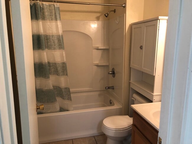 Bathroom #1-tub/shower - 112 S Stewart St