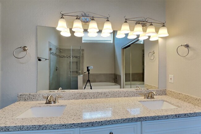 Building Photo - 15022 Ringfield Dr