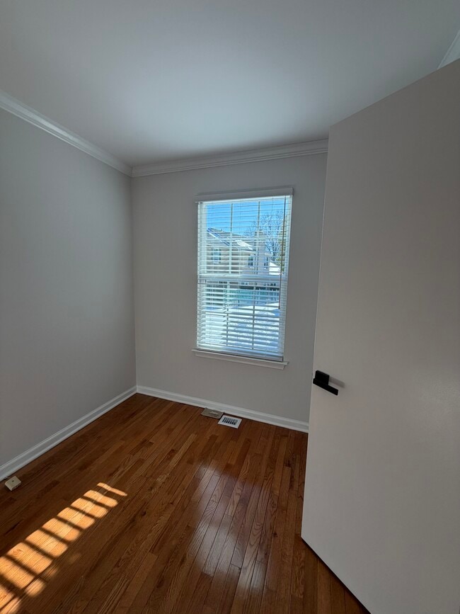 Building Photo - 660 Bayberry Ln