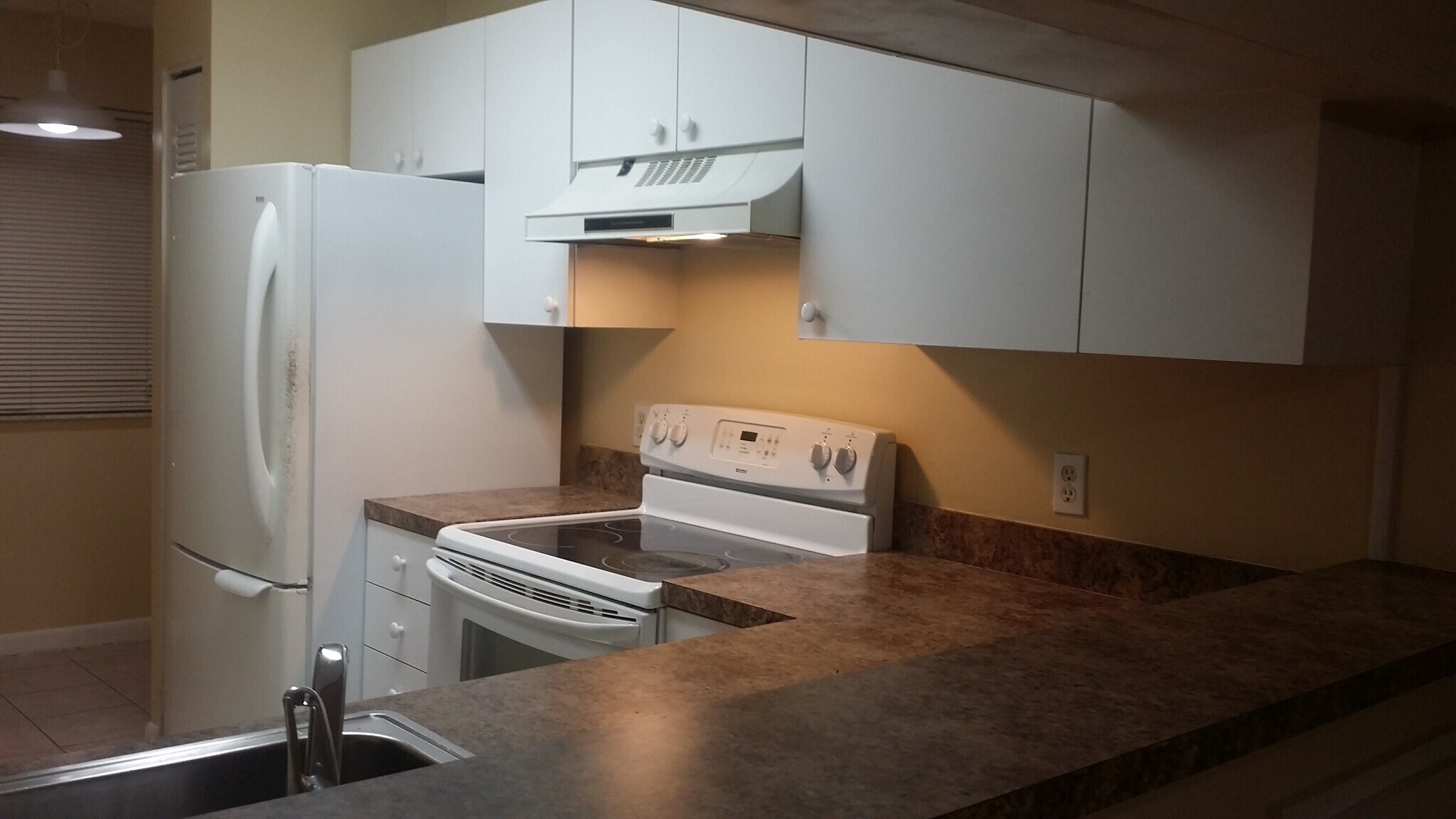 Building Photo - 1135 Coral Club Dr