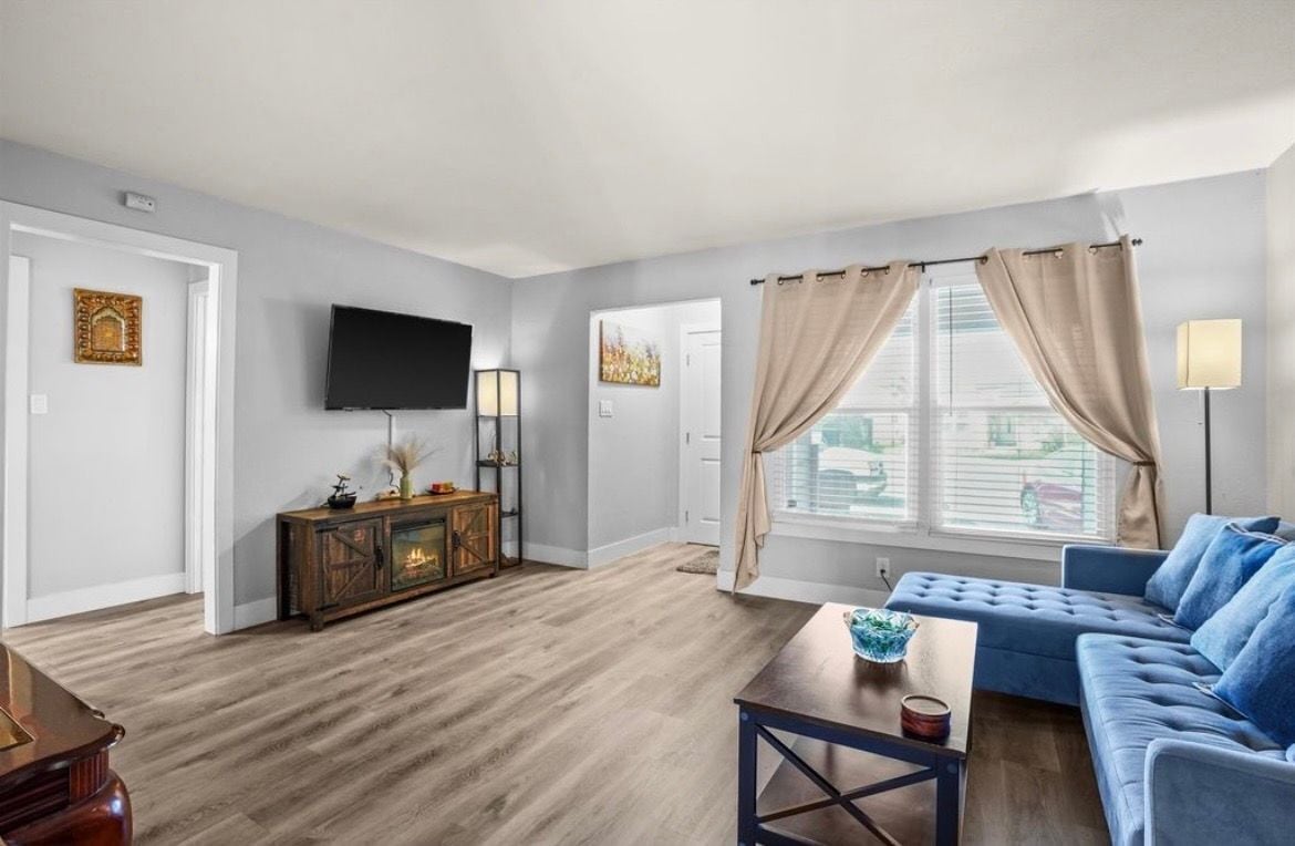 Building Photo - 80 Loma Vista Way