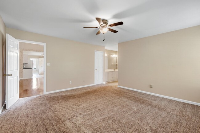 Building Photo - Spacious 3 Bedroom Home Near Downtown Gree...