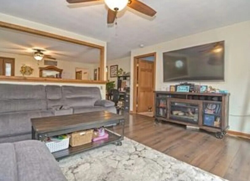 Building Photo - 393 Kelley Blvd