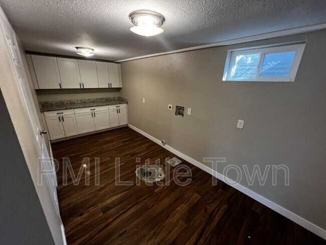 Building Photo - 364 S Salem St