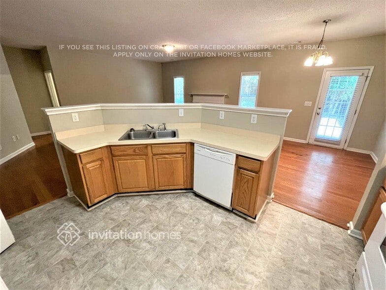 Building Photo - 102 Brookview Ct