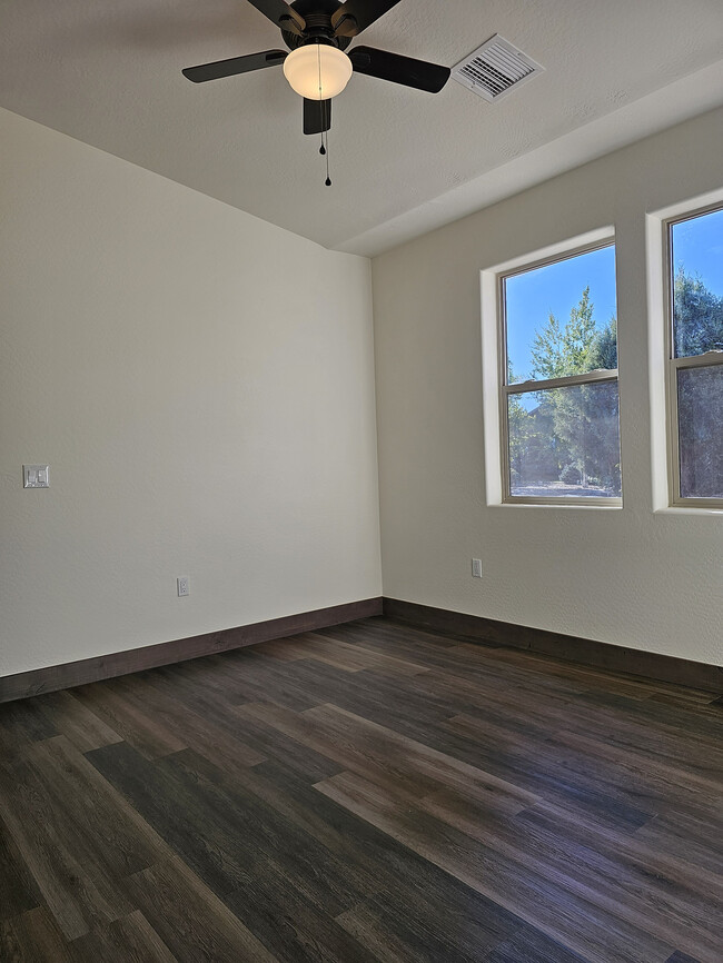 Building Photo - 2870 W Villa Loop