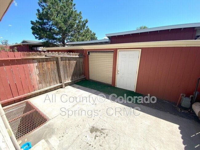 Building Photo - 218 W Rockrimmon Blvd