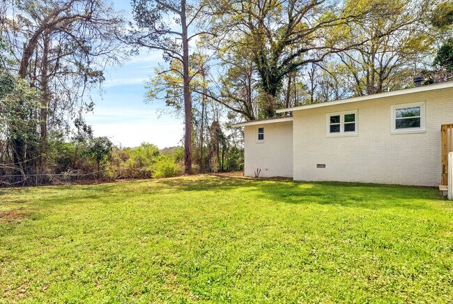 Building Photo - 720 Harper Ave