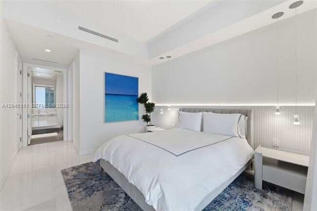 Building Photo - 17901 Collins Ave