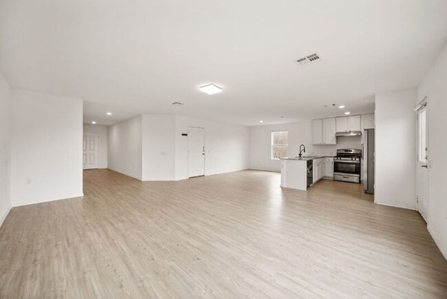 Building Photo - 5703 Dewberry Run
