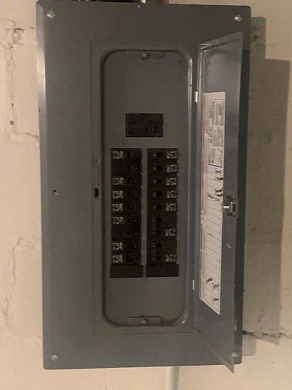 Building Photo - 2230 S 6th St