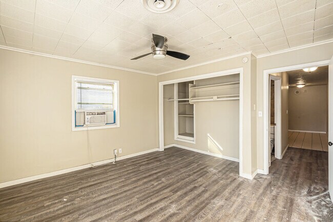 Building Photo - 3512 Dodge St