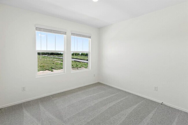 Building Photo - 331 Bugbee